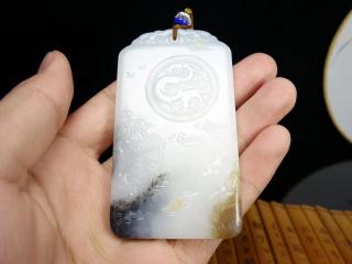 新疆和田玉三色青花山挂件